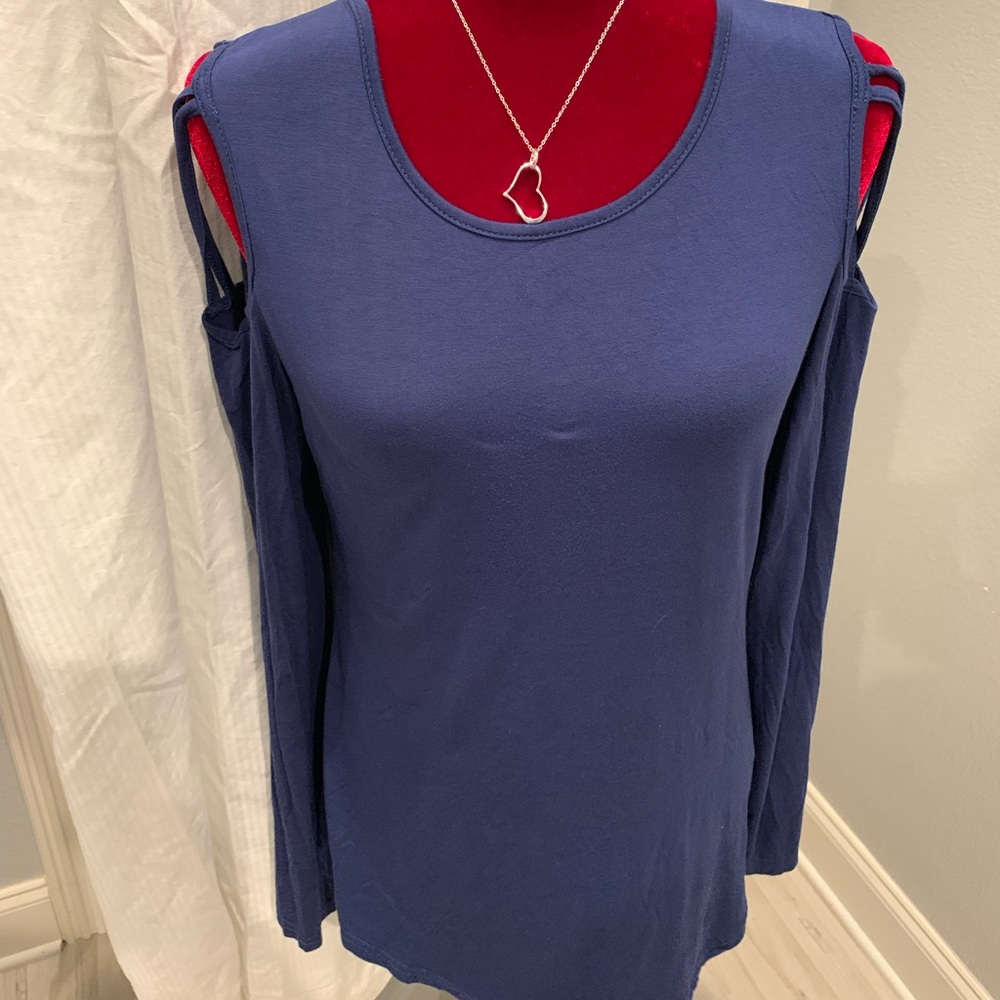 Sarin Mathews shirt size M